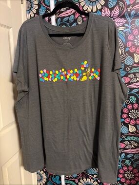 Disney Gray Short Sleeve Tee Up characters with Multicolor Balloons